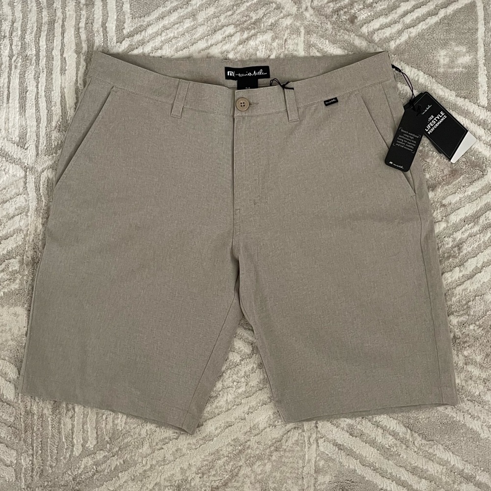 BRAND NEW Travis Matthew Golf Shorts - size 34